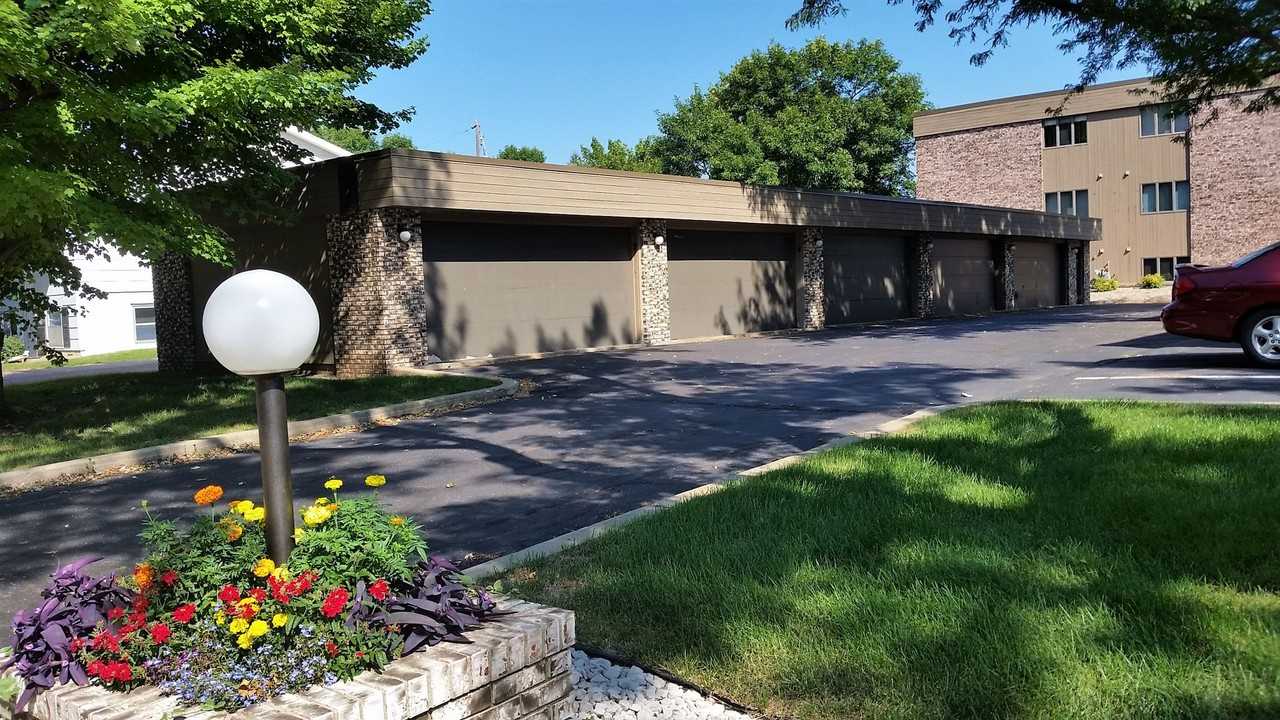 2 bedroom and 1.5 bath - Photo 5 of 17