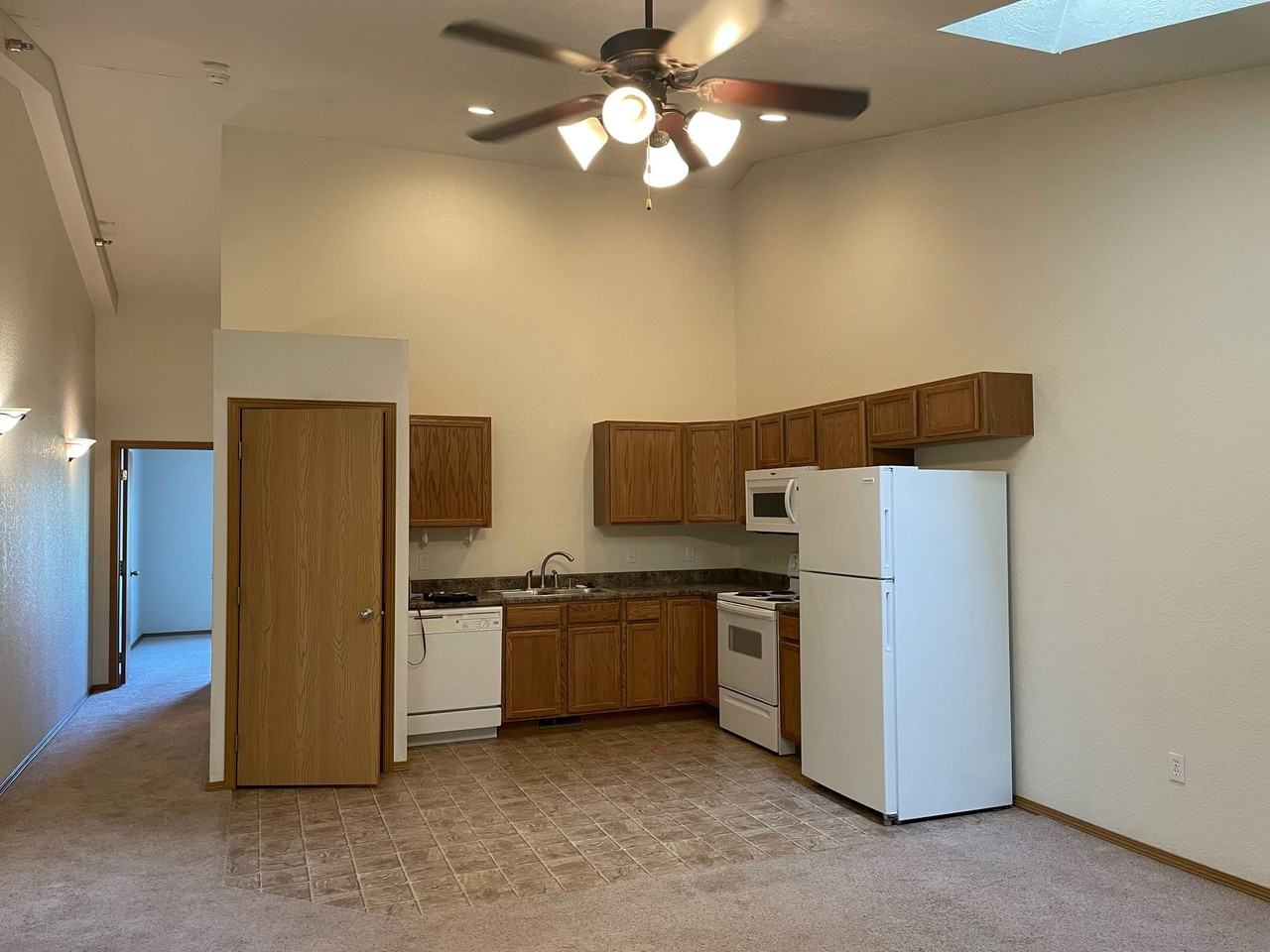 Spacious 1 Bedroom Apartments with In - Photo 5 of 14