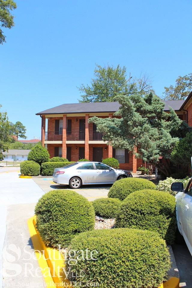 Robynwood Apartment Homes - Photo 3 of 12