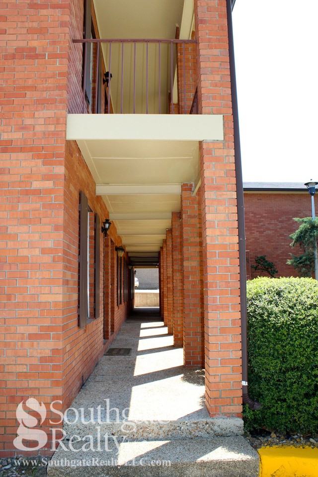 Robynwood Apartment Homes - Photo 6 of 12