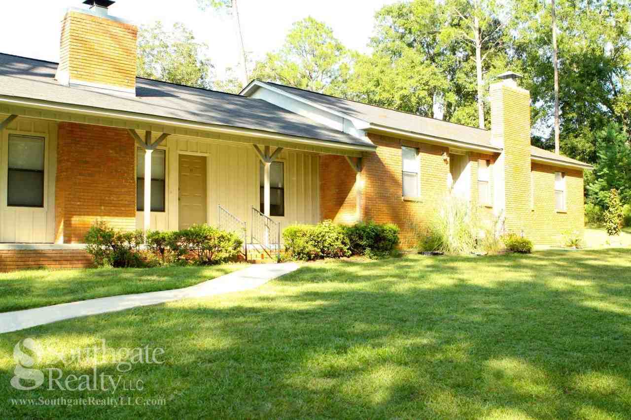 Villa des Chene Apartment Homes - Photo 2 of 14