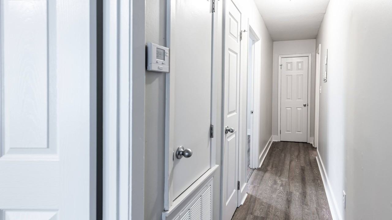 Cambridge Court Apartment Homes - Photo 3 of 17