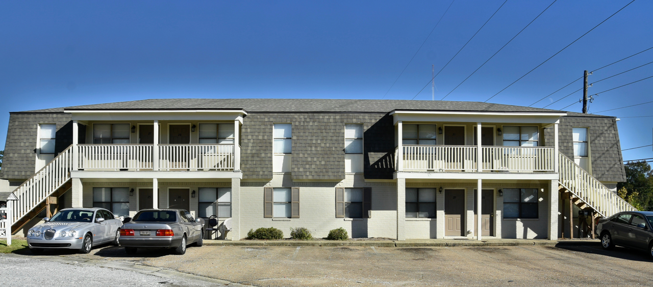 Village Crossing Apartment Homes - Photo 7 of 10