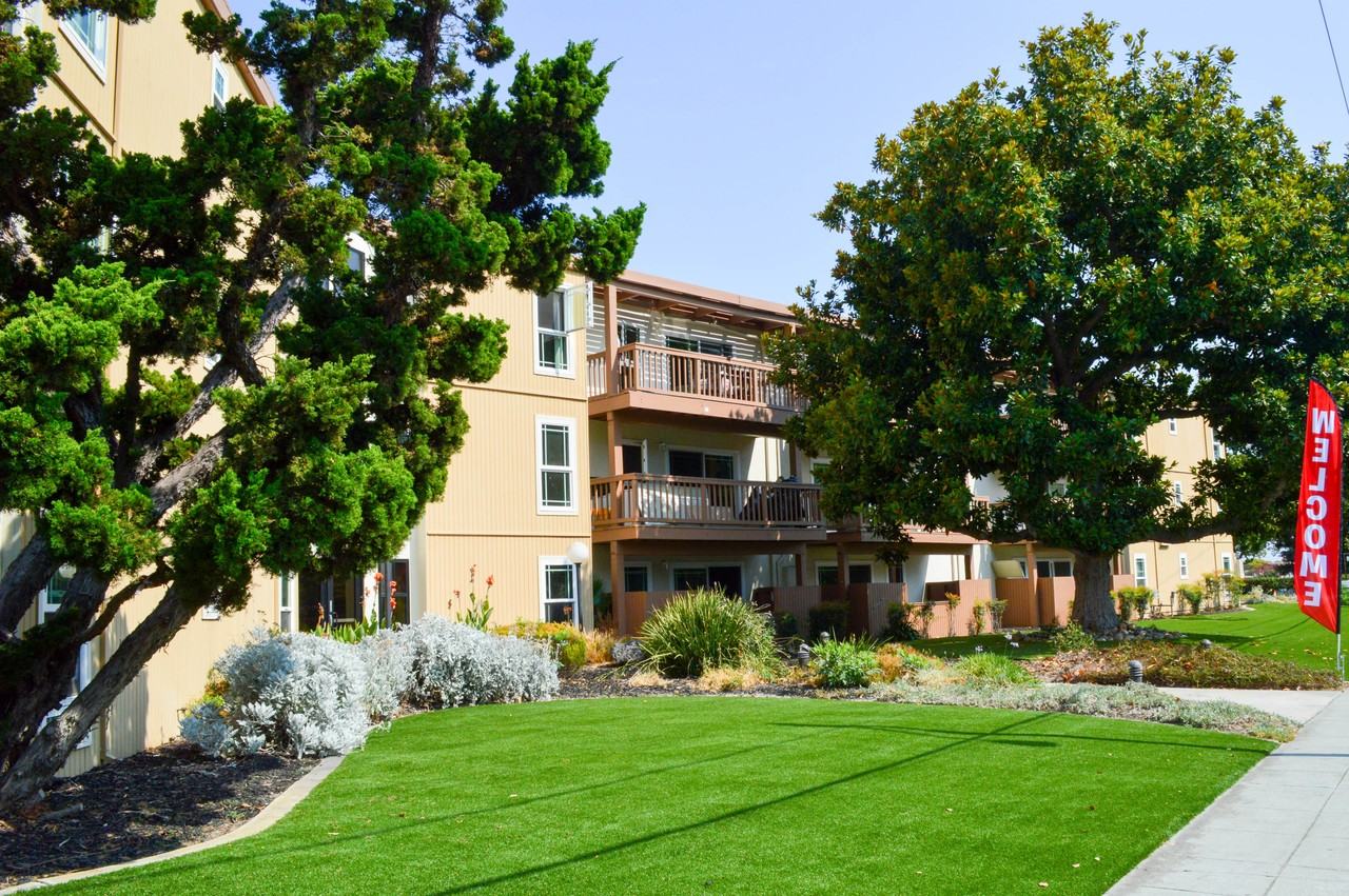 The Saratoga Savoy Apartments - Photo 3 of 6