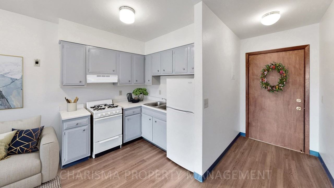 503 E Poplar Drive - Photo 5 of 20