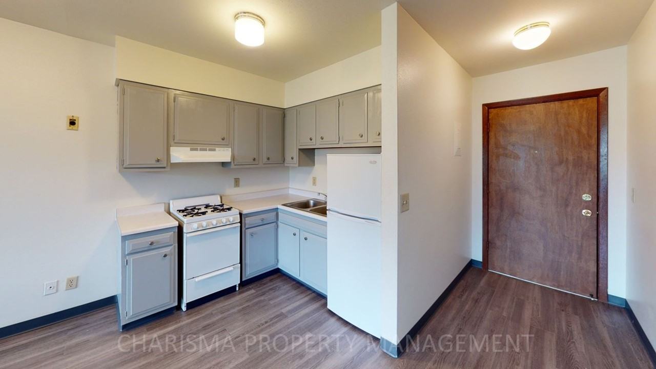 503 E Poplar Drive - Photo 6 of 20