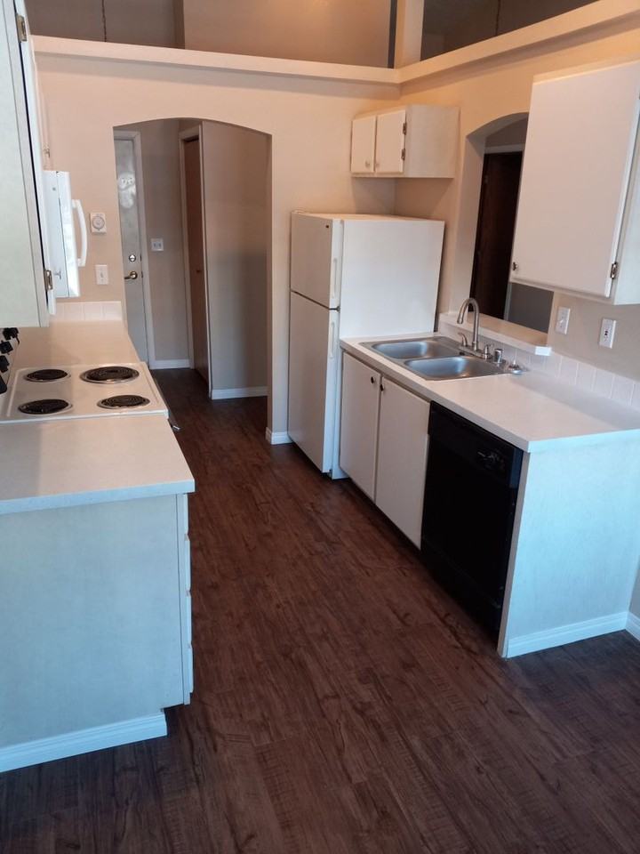 Cherry Apartments - Photo 3 of 35
