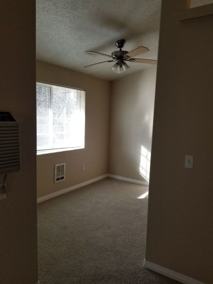 Cherry Apartments - Photo 4 of 35