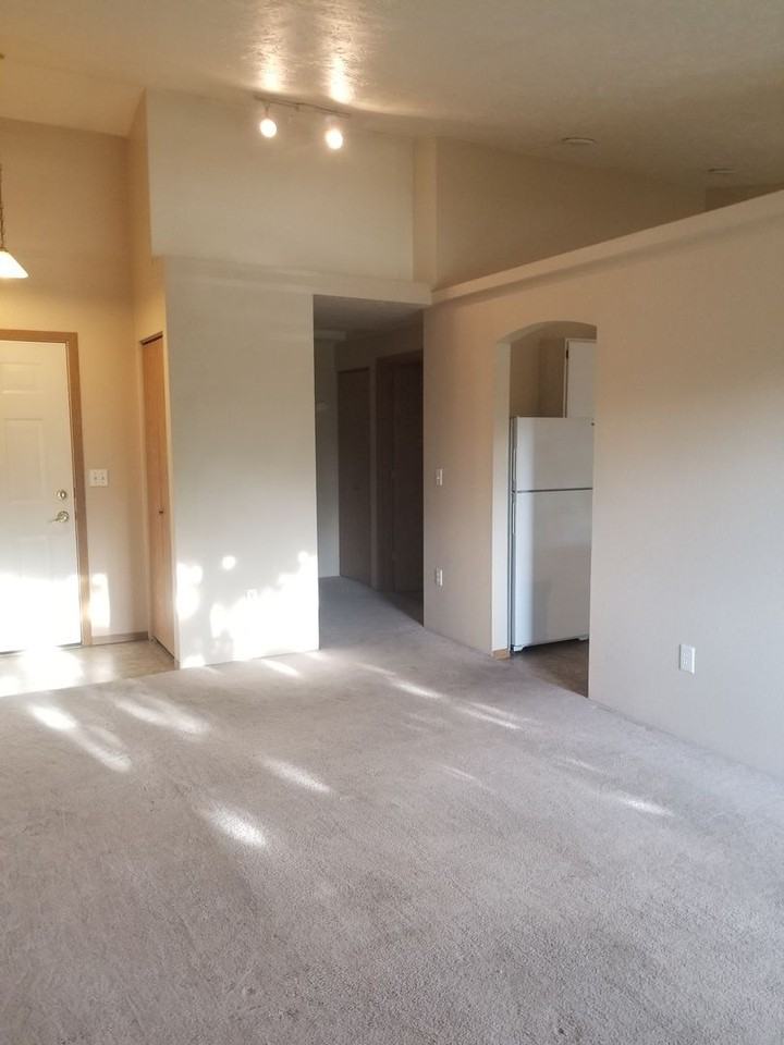 Cherry Apartments - Photo 7 of 13