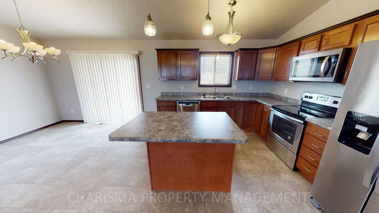 310 Vernon Dr #2 - Photo 7 of 23