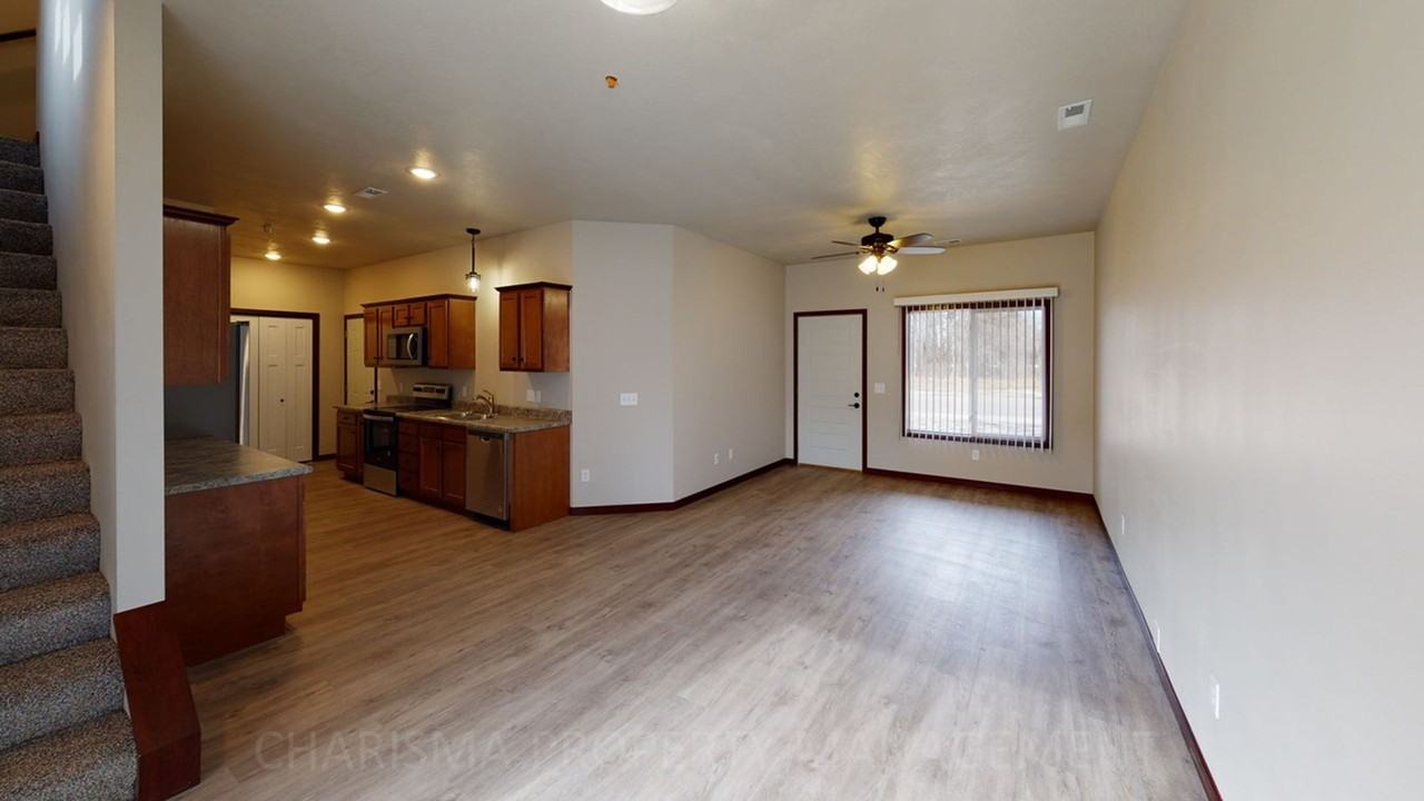 1439 Mary Pl - Photo 2 of 23