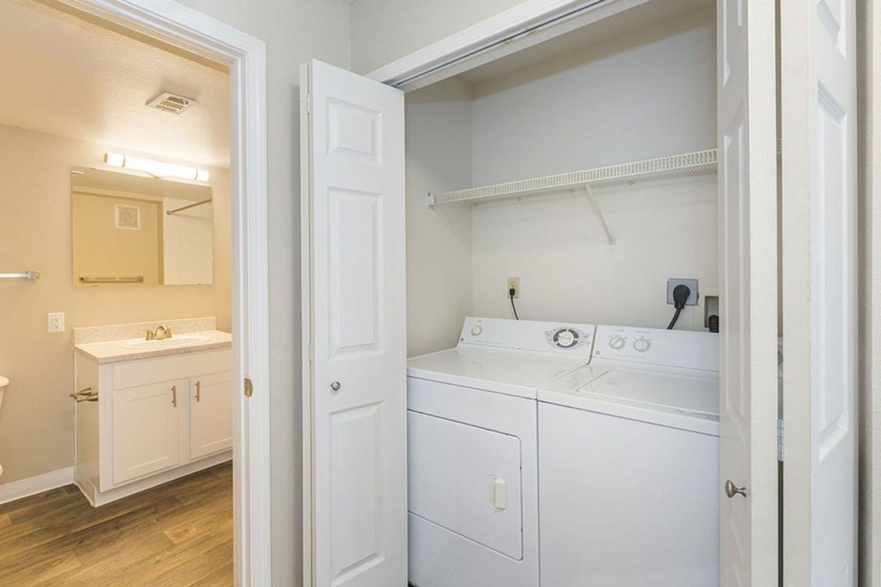 Welcome Home to Constitution Square - Photo 2 of 50