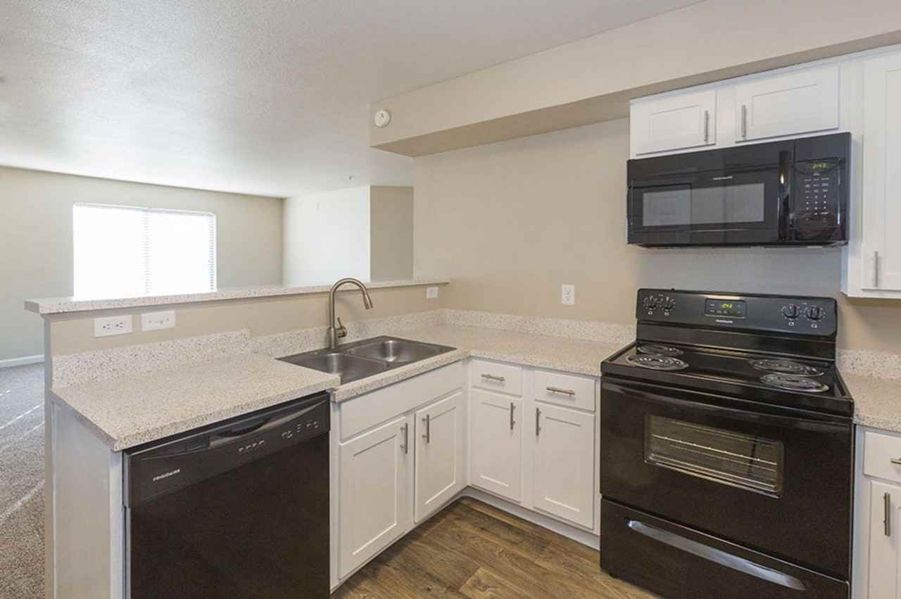 Welcome Home to Constitution Square - Photo 5 of 50