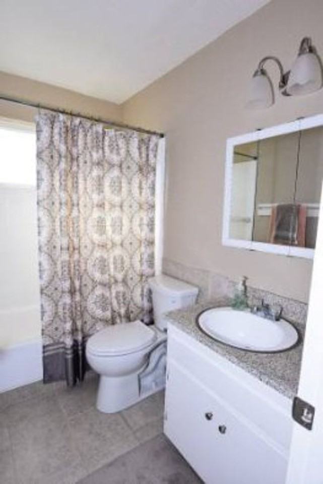 950 S. Garfield St. - Photo 4 of 7