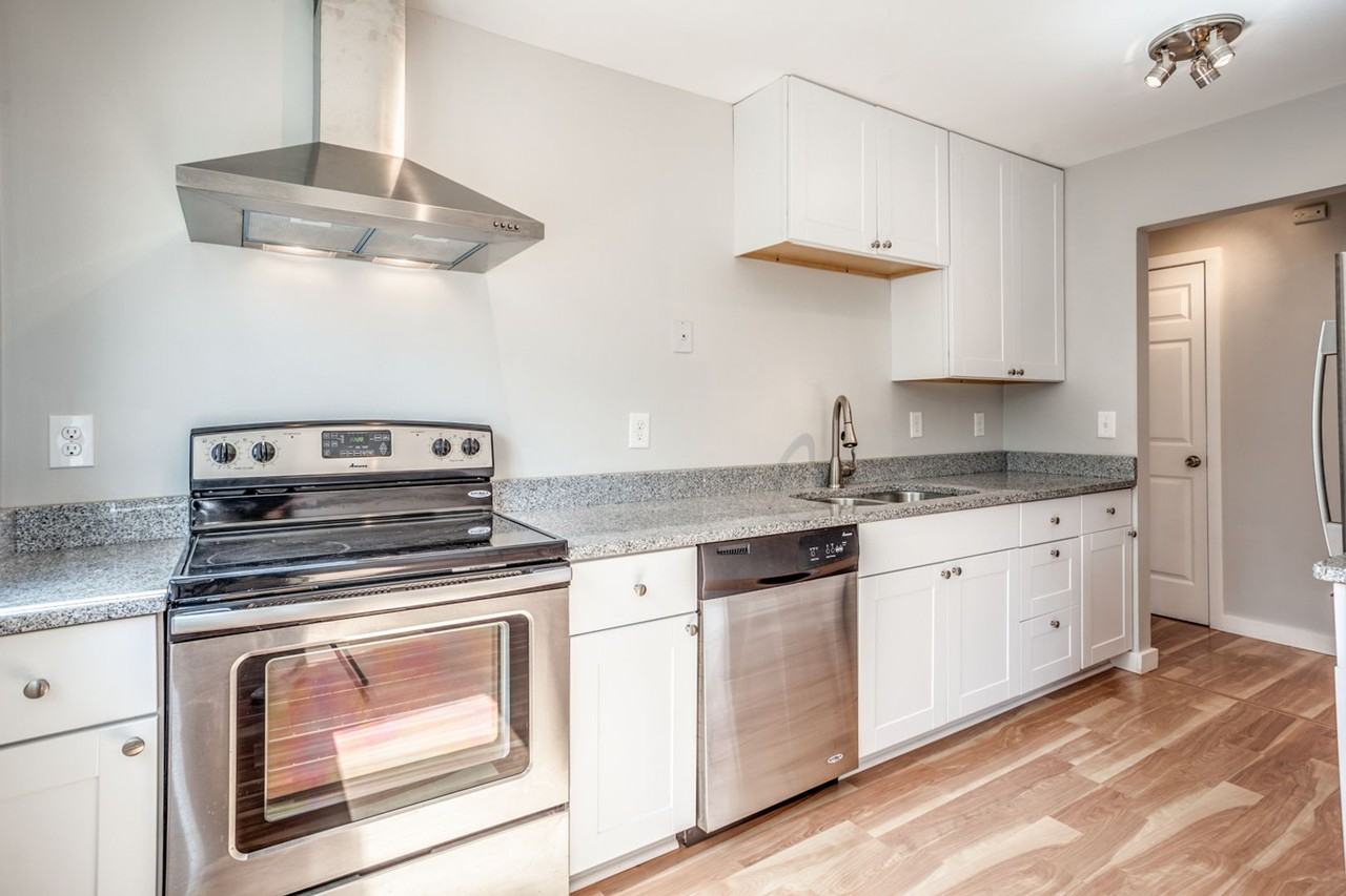 732 Polk St NE - Photo 6 of 24