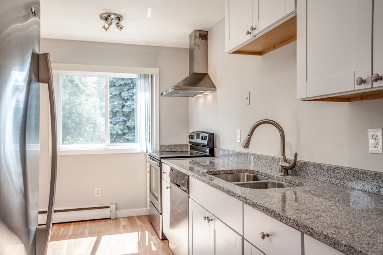 732 Polk St NE - Photo 7 of 24