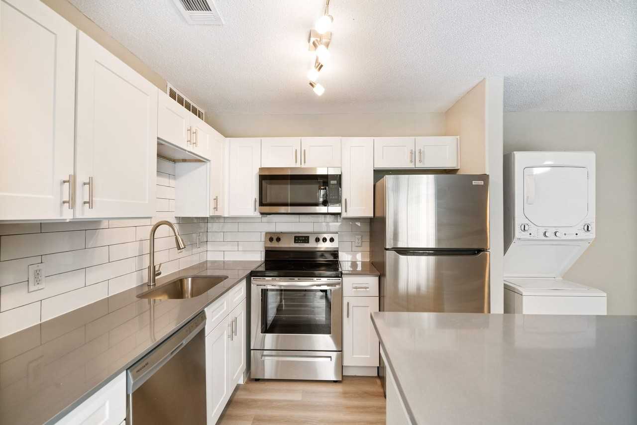 Tides on Oakland Hills - Photo 3 of 17