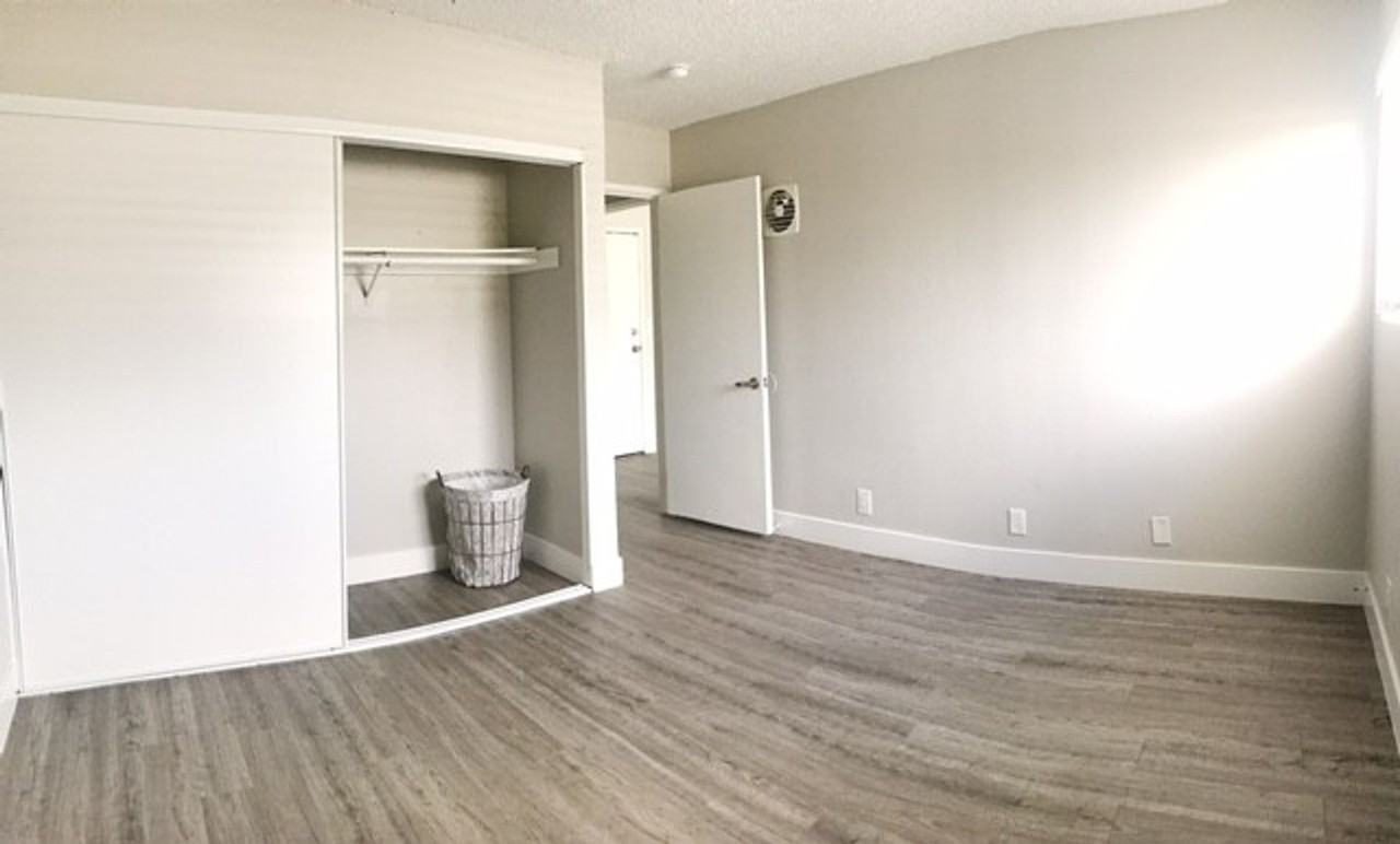 Little Roscoe Apartments - Photo 4 of 12