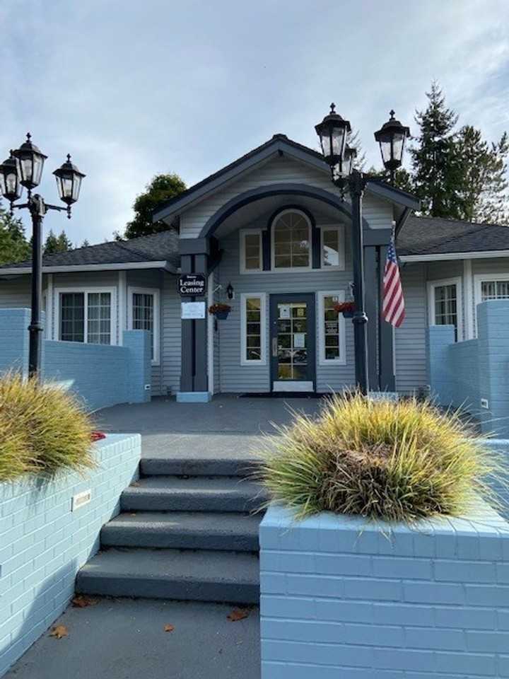 Signature Apartments - Photo 3 of 14