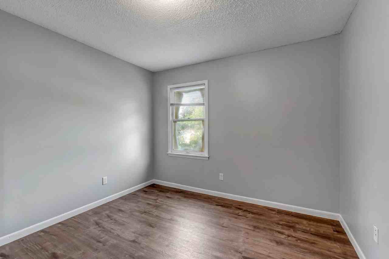 1220 2nd Avenue Southwest - Photo 5 of 21