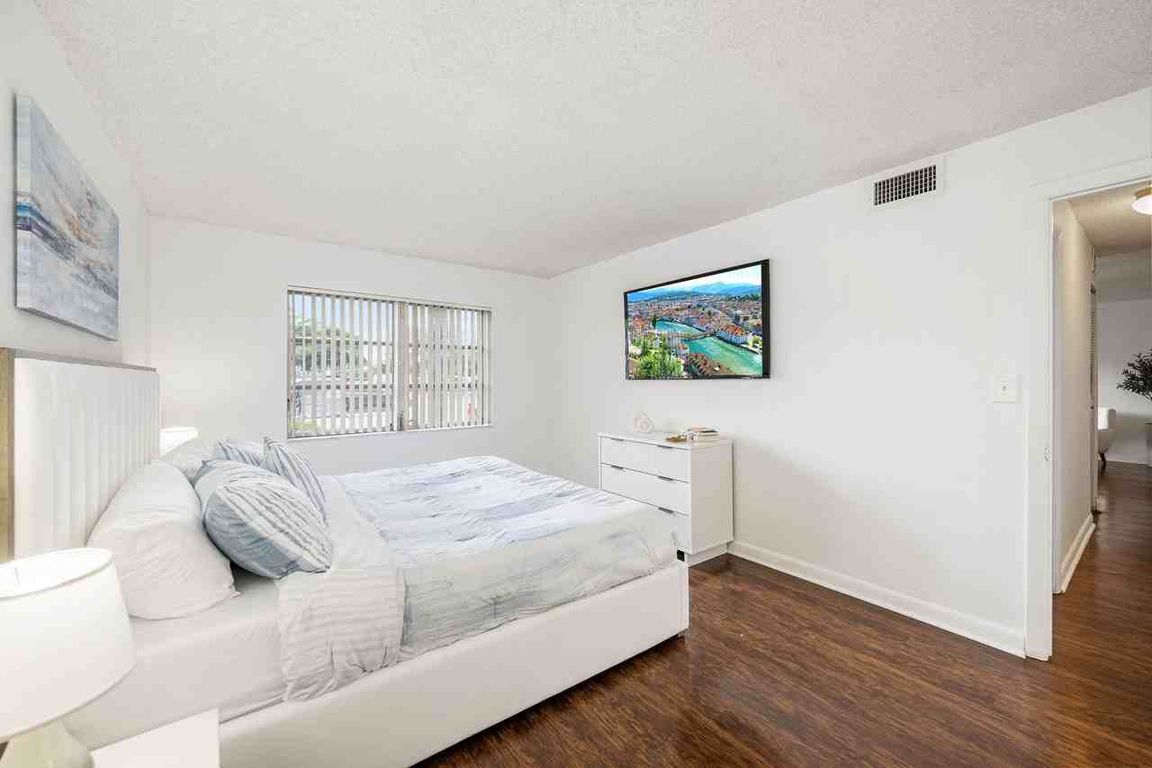 One Park Plaza - Photo 2 of 49