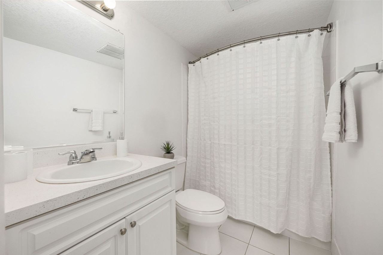 One Park Plaza - Photo 4 of 49