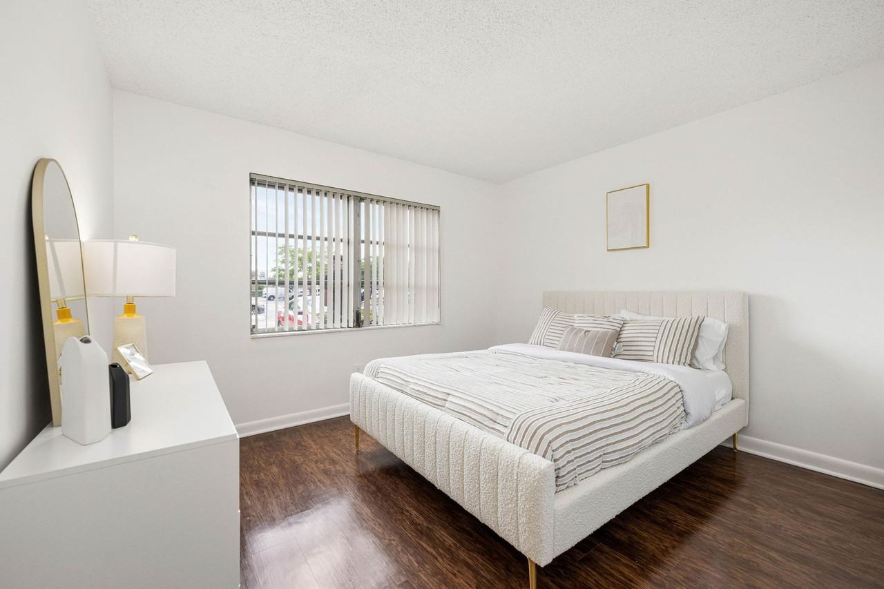 One Park Plaza - Photo 5 of 49