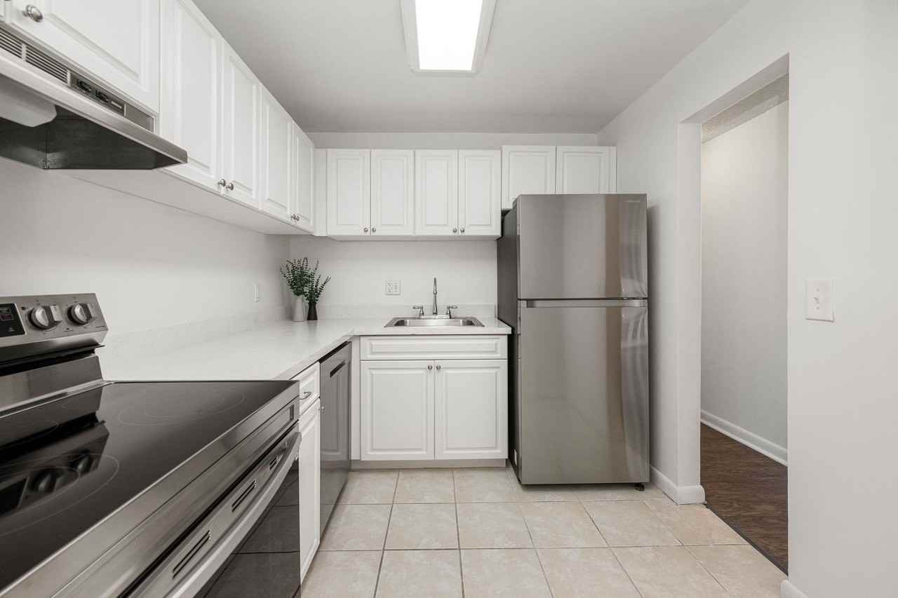 One Park Plaza - Photo 6 of 49