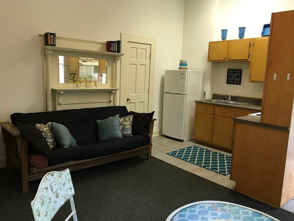 522 E 5th - Photo 4 of 7