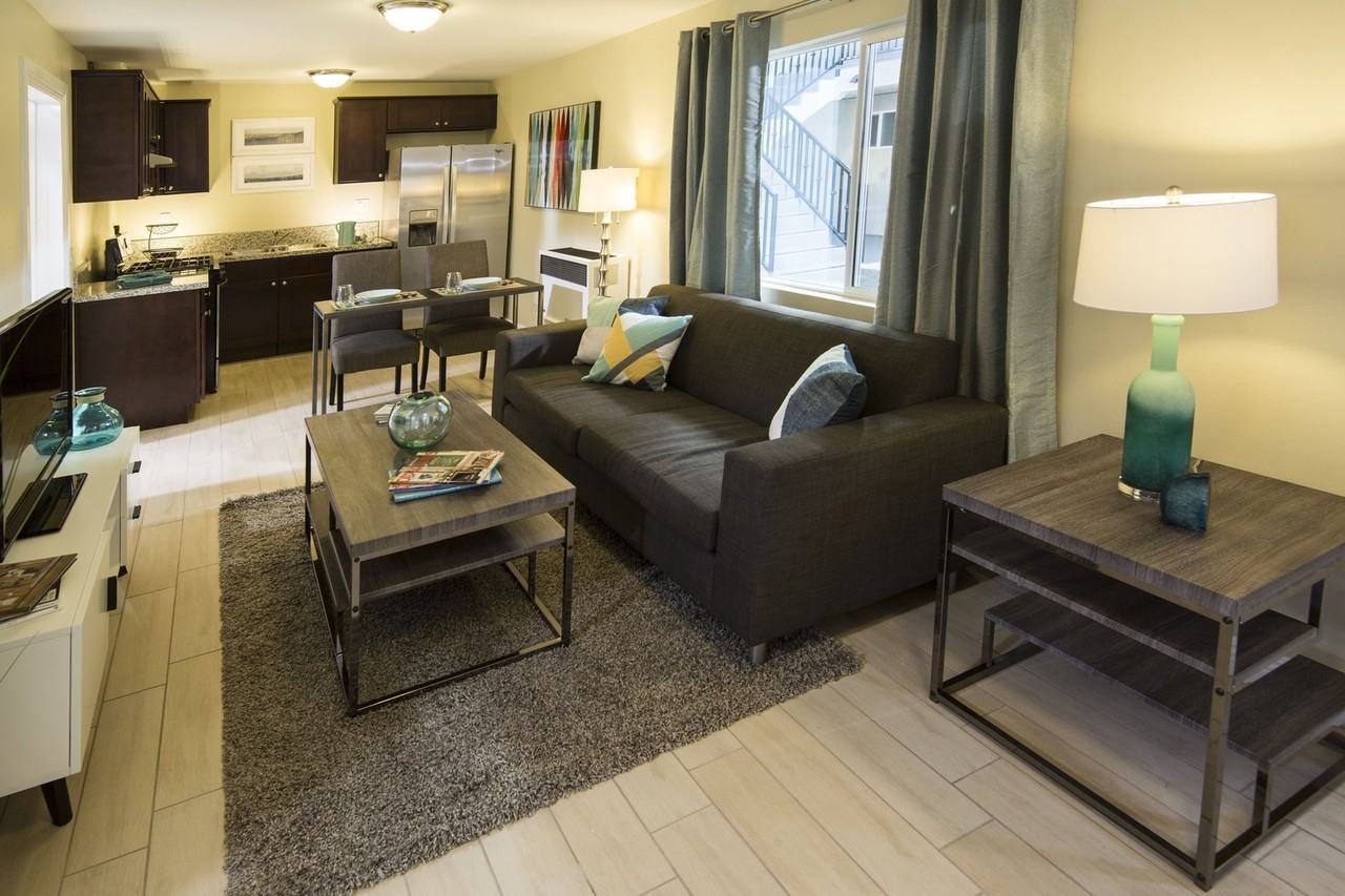 3856 S. Normandie Ave - Photo 2 of 15