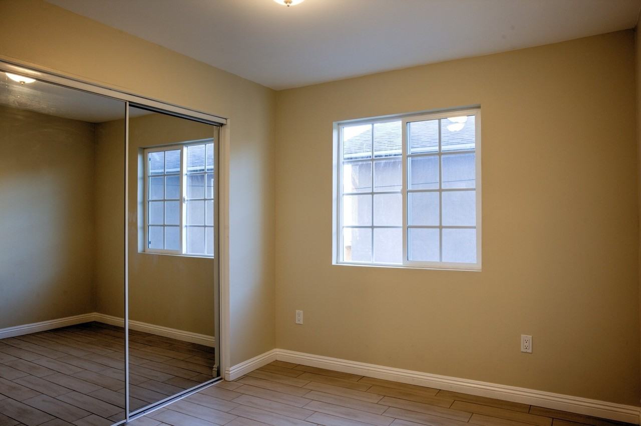 3856 S. Normandie Ave - Photo 3 of 15