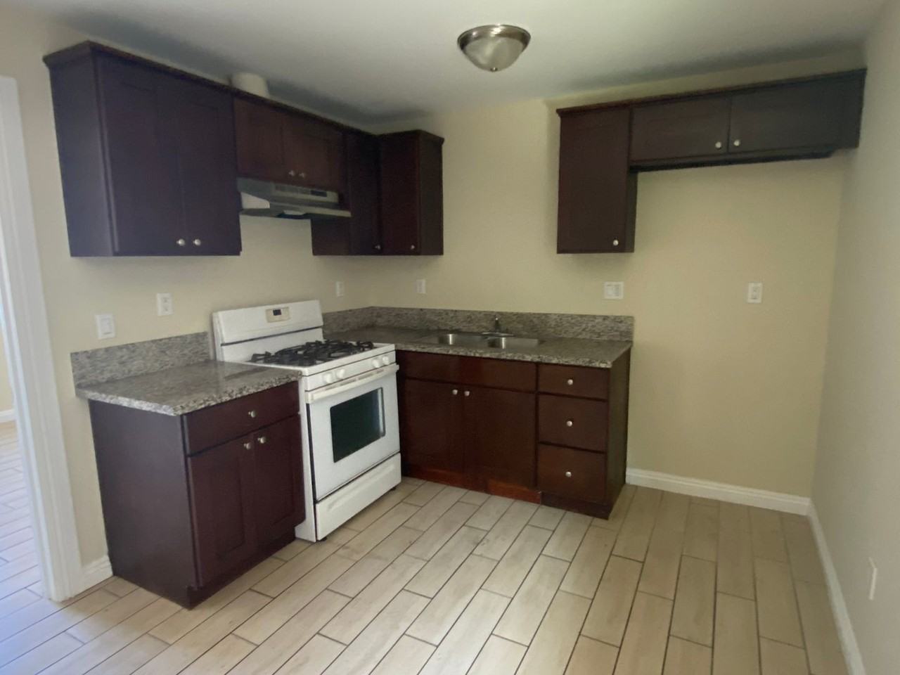 3856 S. Normandie Ave - Photo 4 of 15