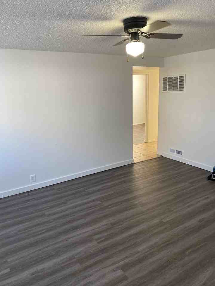 Sandy Enclave - Photo 6 of 9