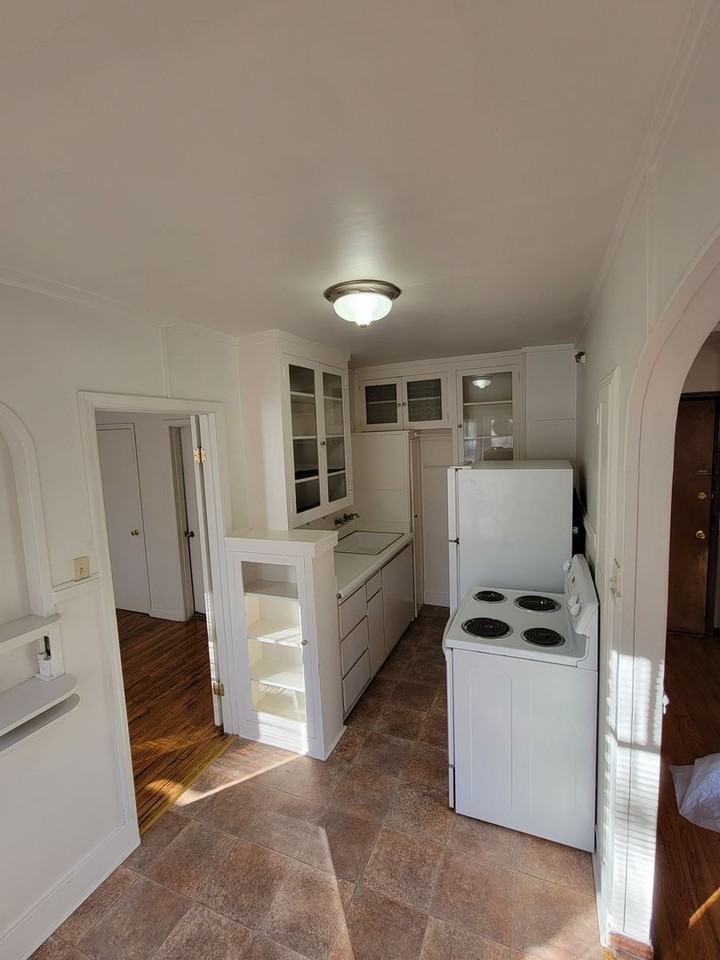 Graylynn Apartments - Photo 7 of 20