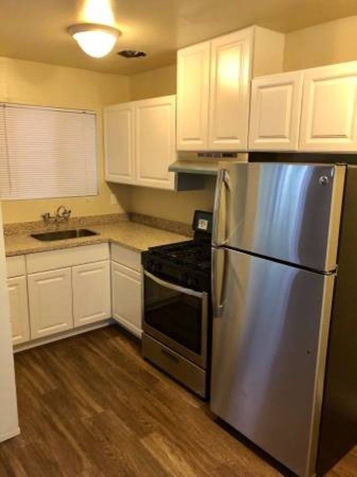 Shamor Apartments - Photo 3 of 5