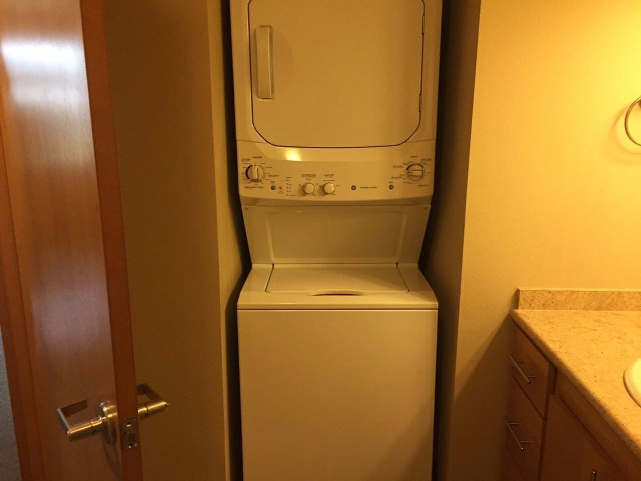 1 MONTH FREE RENT! $0 DEPOSIT W/ APPROVED CREDIT - Photo 6 of 8