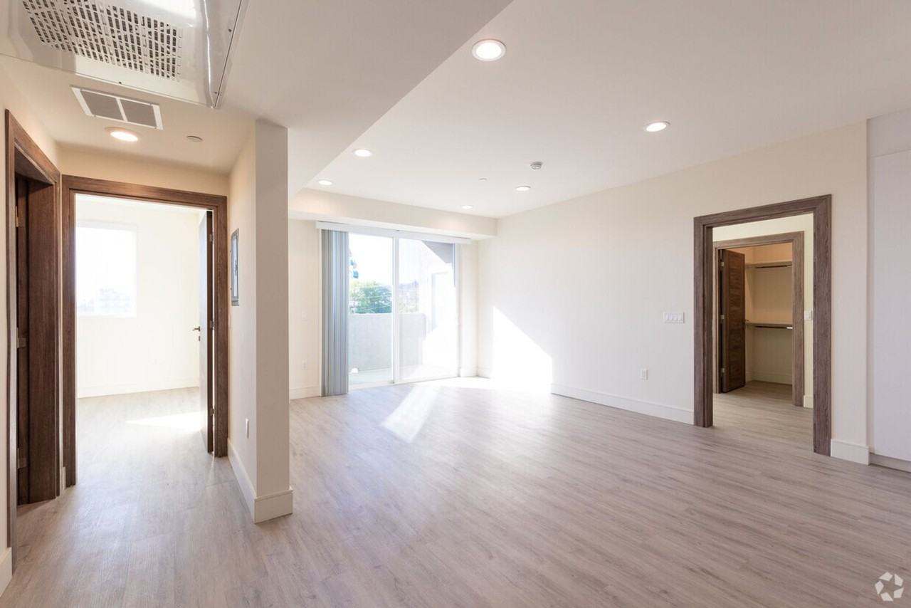 5342 Fountain Ave. - Photo 3 of 17