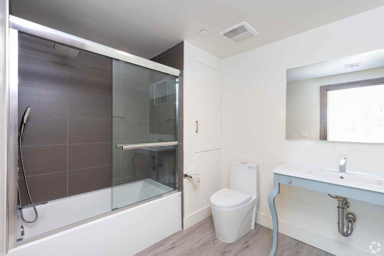 5342 Fountain Ave. - Photo 5 of 17