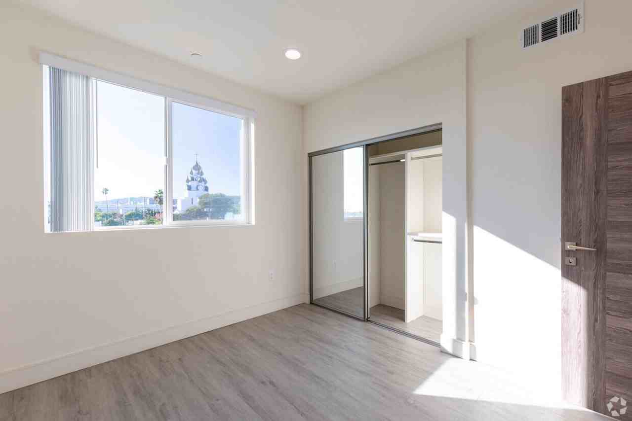 5342 Fountain Ave. - Photo 7 of 17