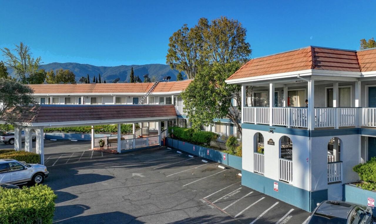 Del Coronado Apartments - Photo 7 of 11