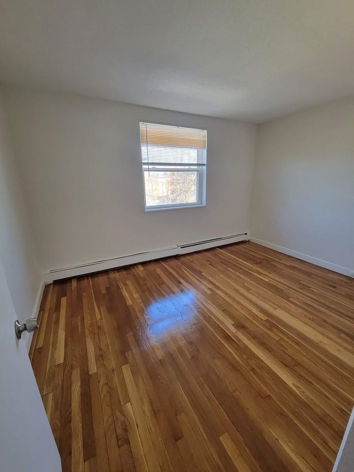 70 Tennis - Photo 4 of 6