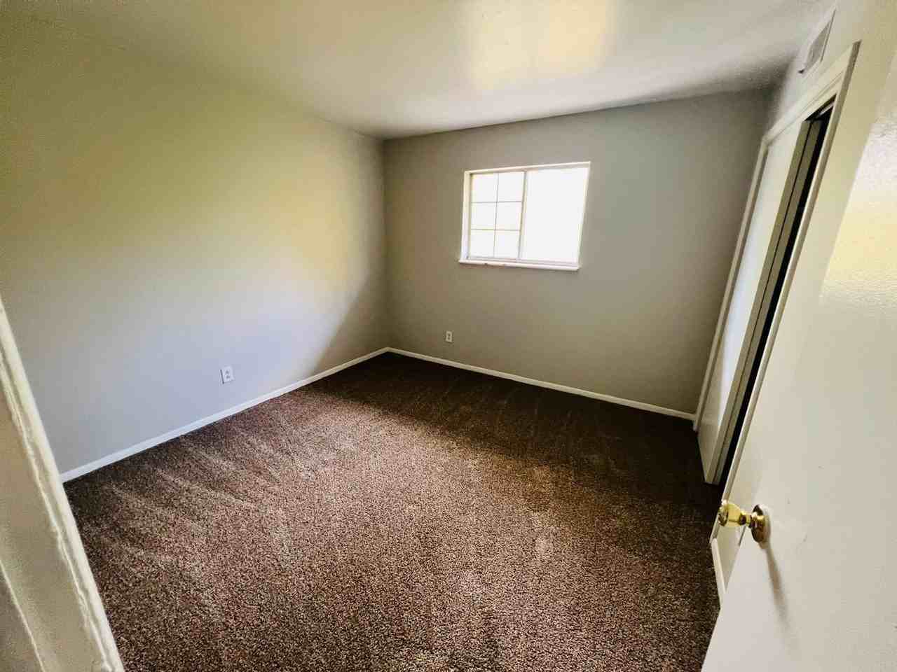 Albany St Apartments - Photo 6 of 18