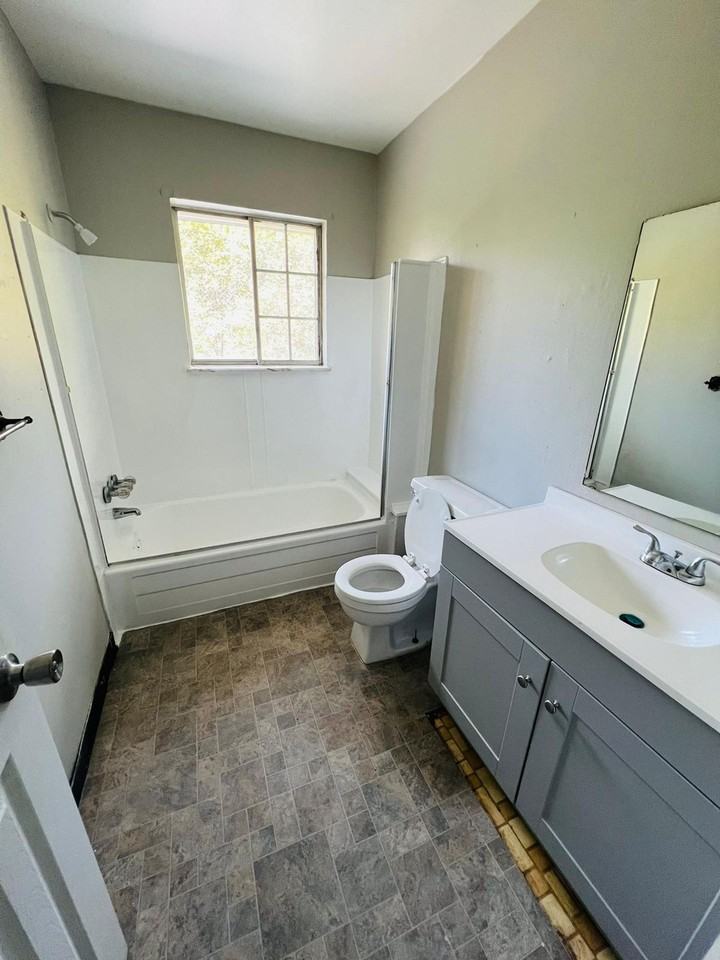 Albany St Apartments - Photo 7 of 18