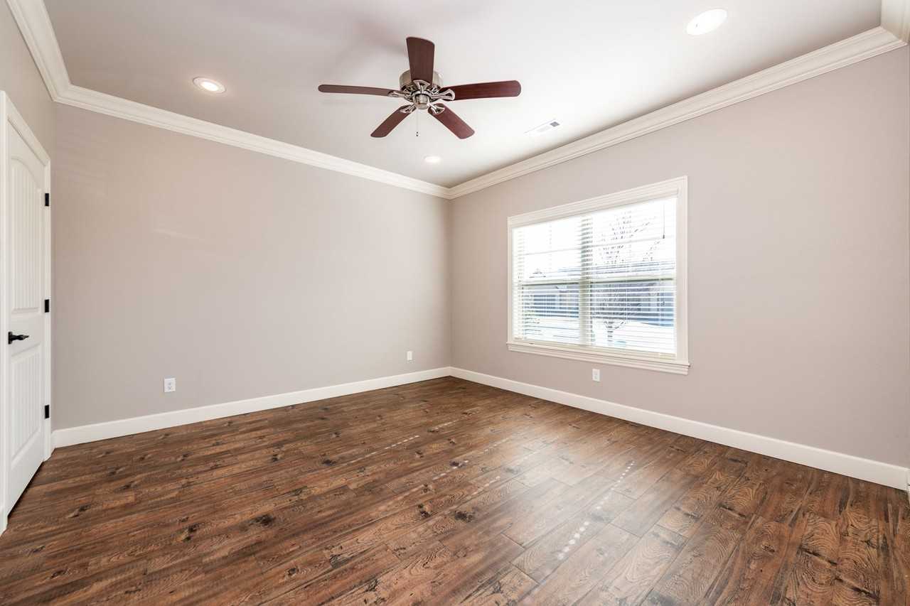 701 S Mock St Apt E1 #E1 - Photo 3 of 47