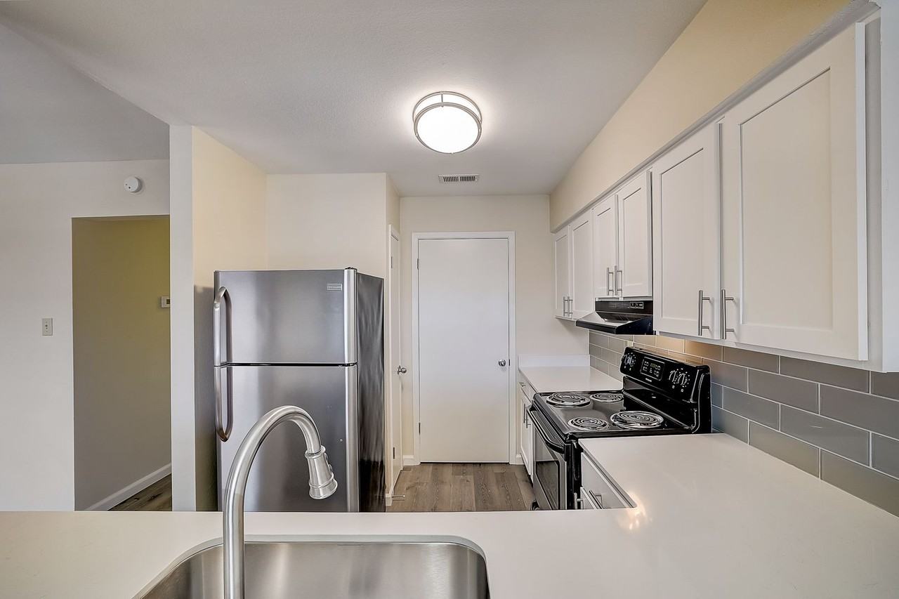 Rockwood Apartments - Photo 7 of 17