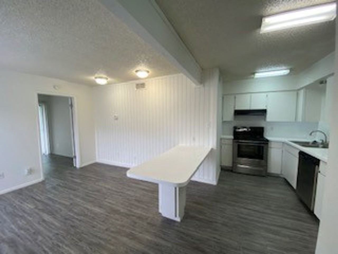 Oaks Apartments - Photo 7 of 32