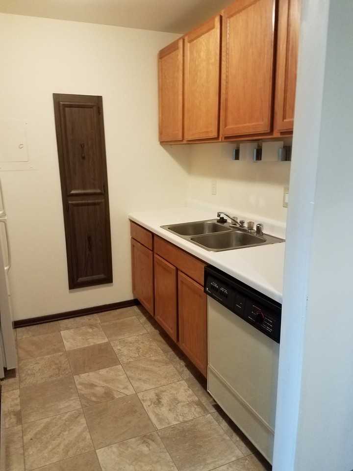 Courtyard Apartment Homes - 800 - Photo 2 of 15