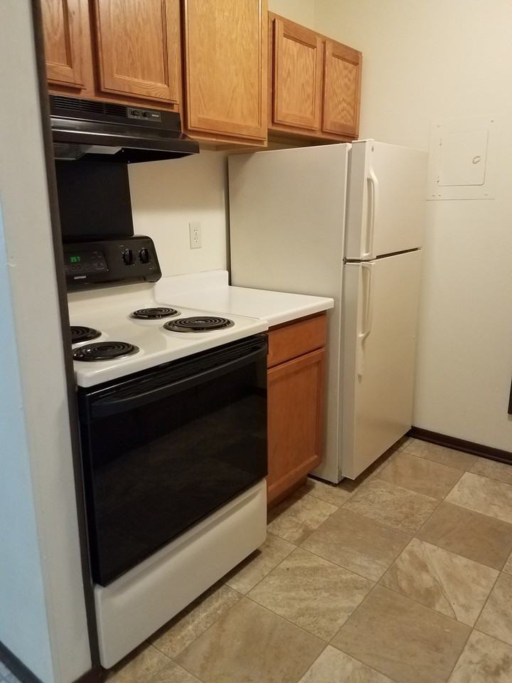 Courtyard Apartment Homes - 800 - Photo 3 of 15