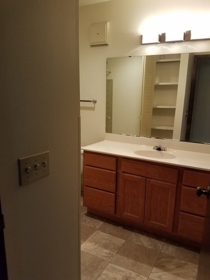 Courtyard Apartment Homes - 812 - Photo 6 of 13