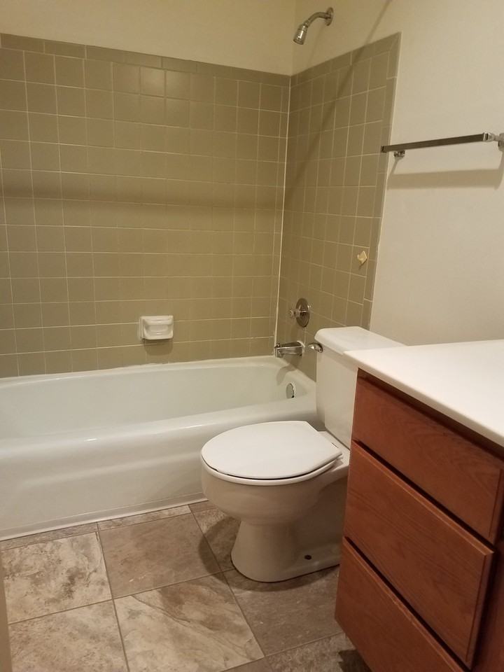 Courtyard Apartment Homes - 812 - Photo 7 of 13